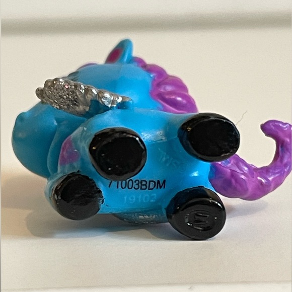 Hatchimals Colleggtibles Farm Horse Blue and Purple.
Hatchimals is 1 inch tall - Picture 5 of 6